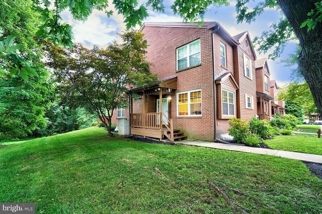 Photo - 111 Honey Locust Ct