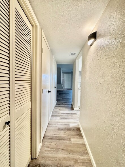 Photo - 734 Ticonderoga Dr