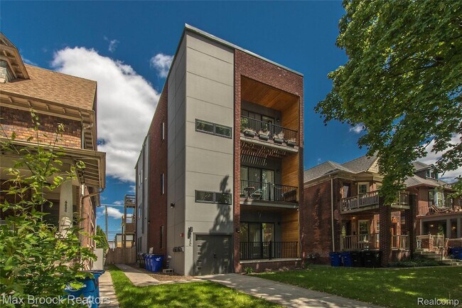 Photo - 4530 Commonwealth St Unit 1