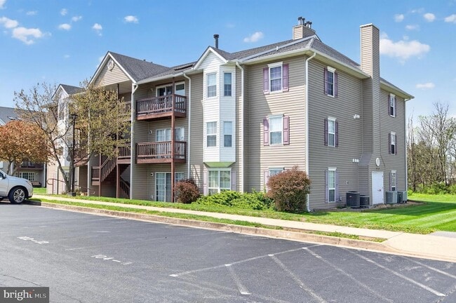 Building Photo - 108-11-111 Timberlake Terrace Unit 11