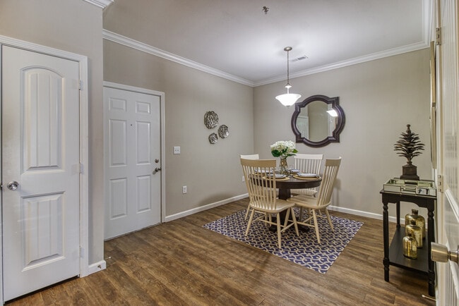 Emory 2BR 2BA 1035 SF - Heron Pointe