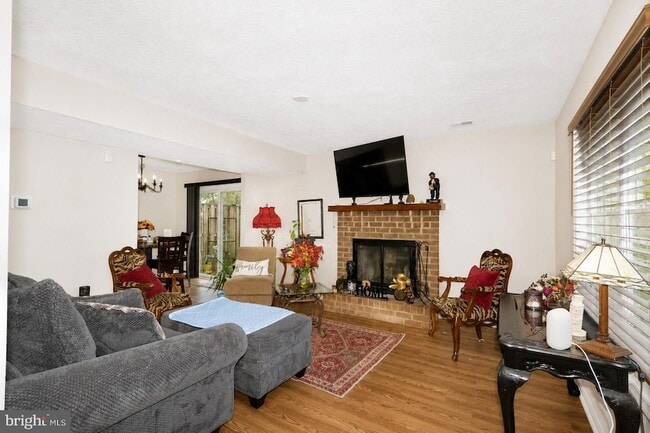 Photo - 5135B Shawe Pl