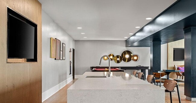 Photo - Hue on Greenhouse