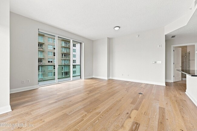 Photo - 1431 Riverplace Blvd