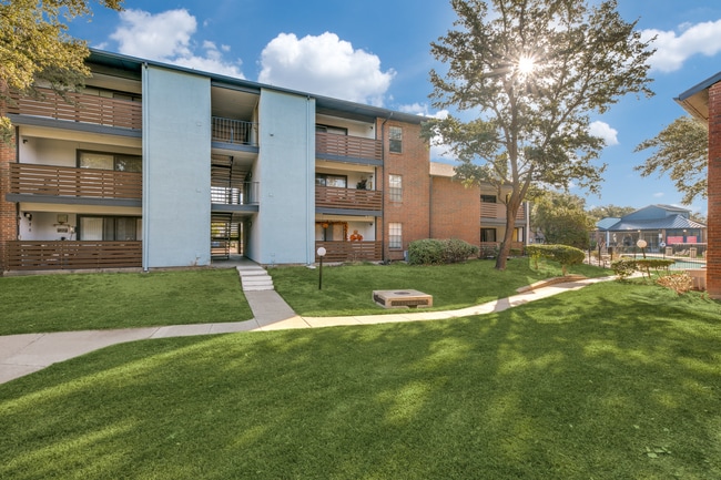 Photo - Raleigh At Towne Crossing