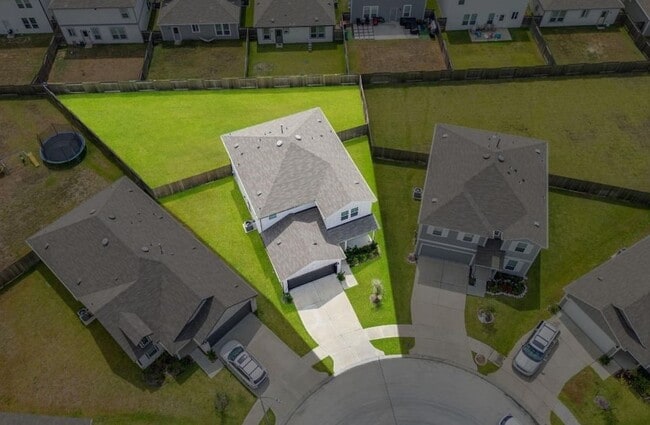 Photo - 23543 Powmill St