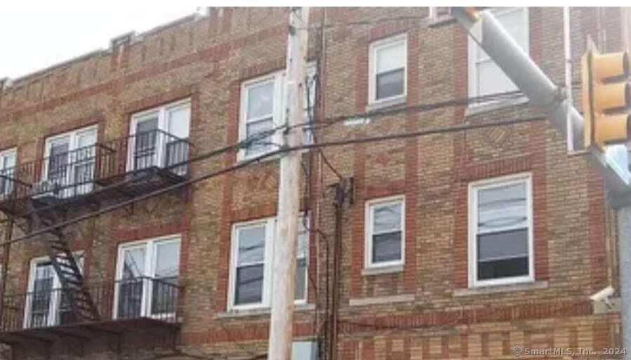 Photo - 2336 Main St