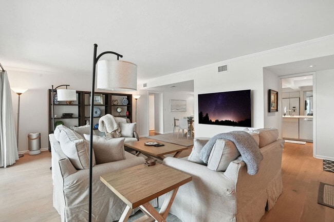 Building Photo - 3951 Gulf Shore Blvd N Unit FL8-ID1049705P