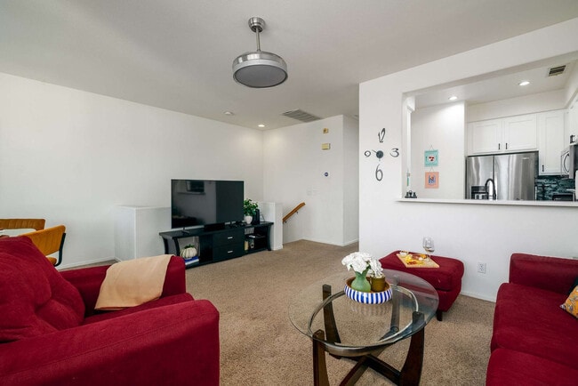 Building Photo - 2983 Paseo Almiar Unit ID1062705P