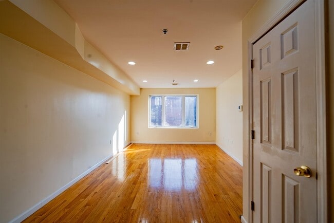 Photo - 540 29th St Unit 2nd floor