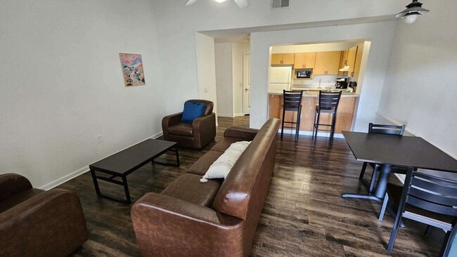 Building Photo - 15115 Buckhorn Ct Unit ID1018127P