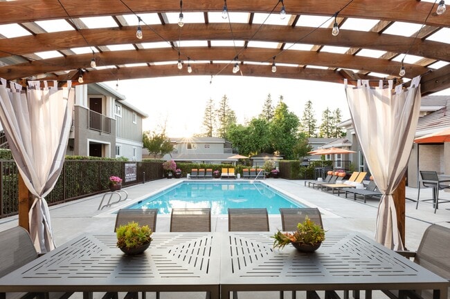 Building Photo - Civic Square