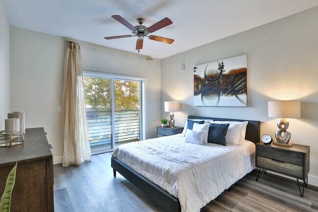 Photo - Neo on First