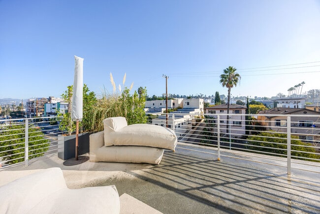 Photo - 611 N Virgil Ave Unit FL3-ID1335