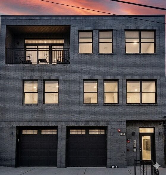Building Photo - 37 Spruce St Unit 5