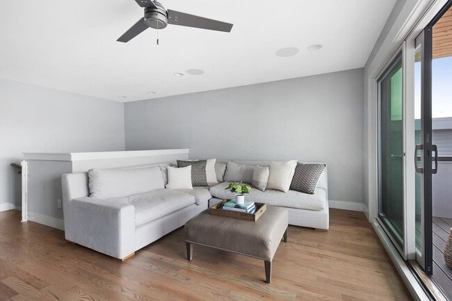 Photo - 917 Southside Pl Unit ID1043947P