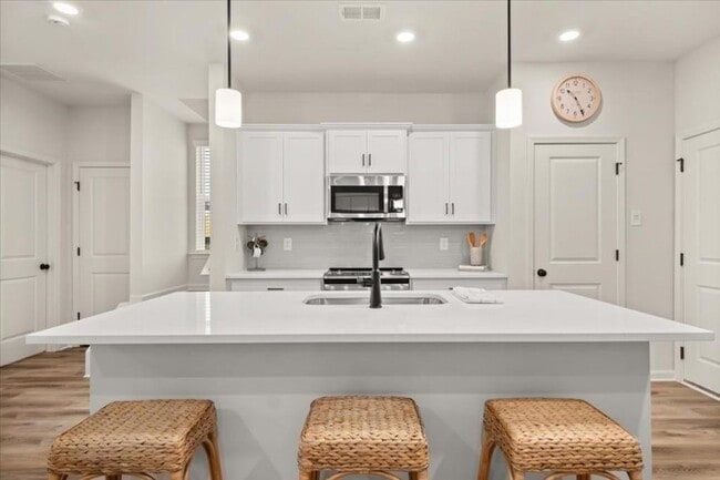 Photo - 299 Summit Dr W