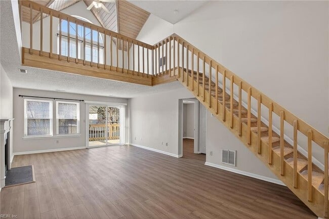 Photo - 901 Gas Light Ln