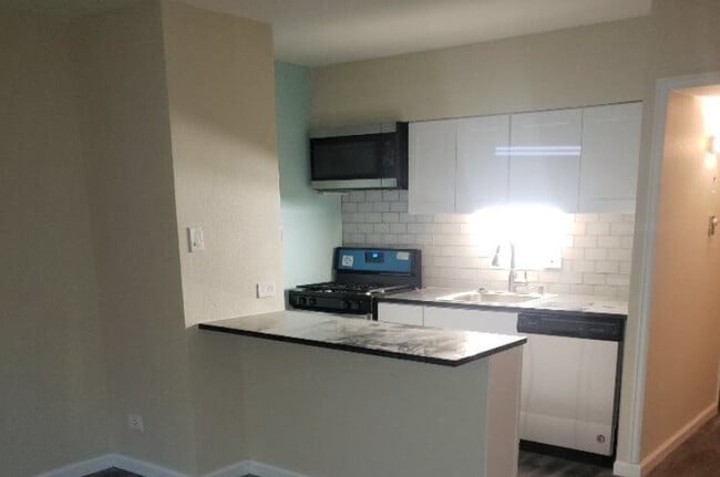 Building Photo - York Street Gardens