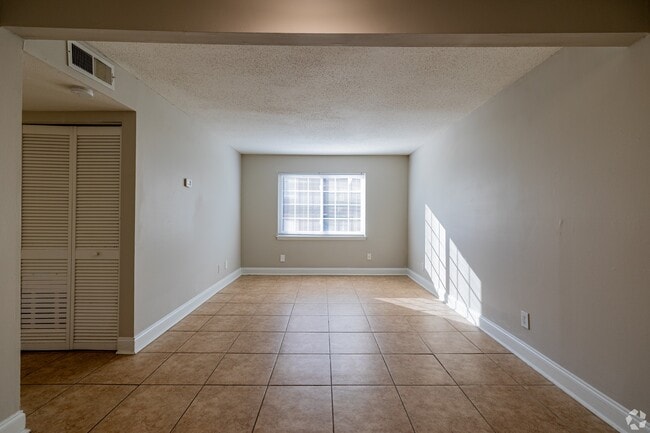 Living Area - Eagle Trace Apartments