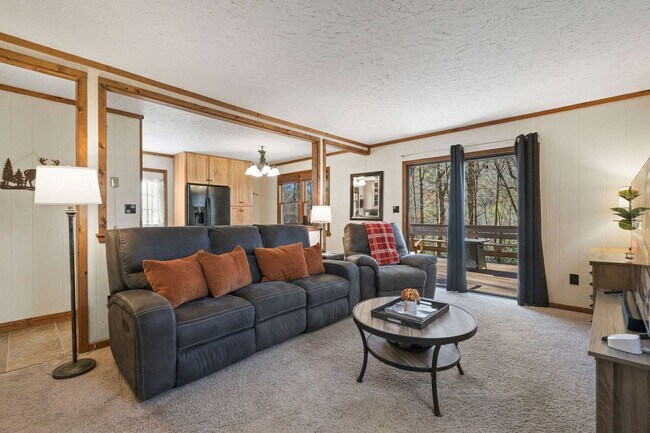 Building Photo - 161 Old Transylvania Turnpike Unit ID1264146P