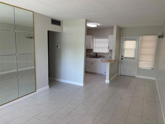 Photo - 1301 N 12th Ct Unit 5A