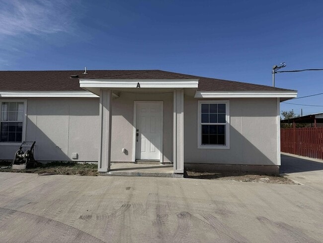 Photo - 423 Fresno St