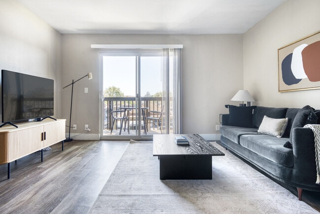 Building Photo - 644 Edgewater Blvd Unit FL2-ID2096