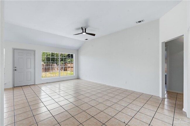 Photo - 1715 Marigold St