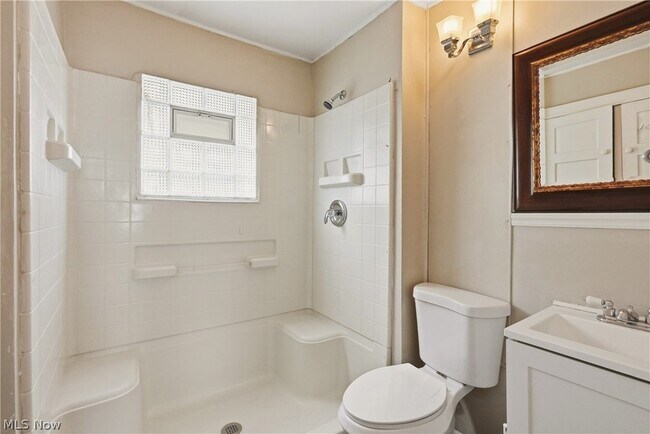 Photo - 515 E 143rd St Unit Downstairs