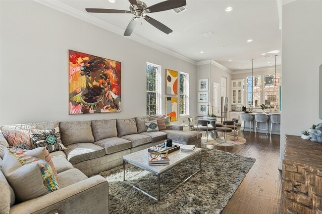 Photo - 916 W Peach St