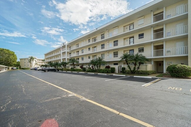 Building Photo - 300 N Hwy A1A Unit F-306