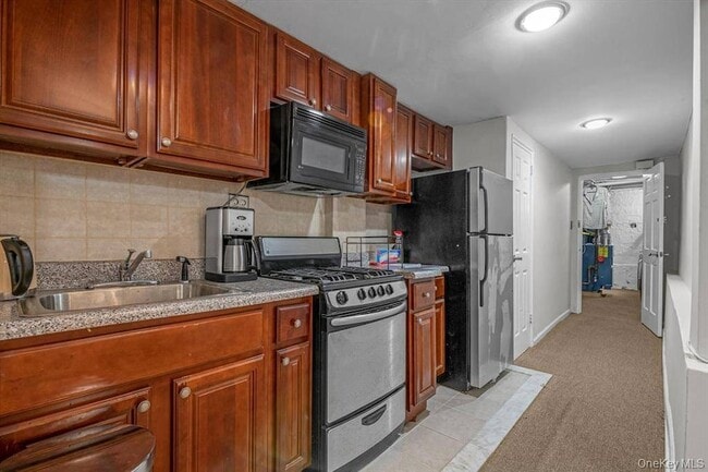 Building Photo - 2433 Young Ave