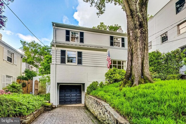 Photo - 4831 Calvert St NW