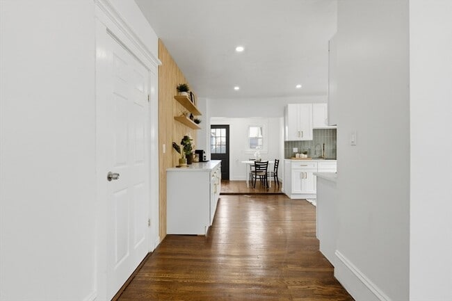 Photo - 9 Robbins St