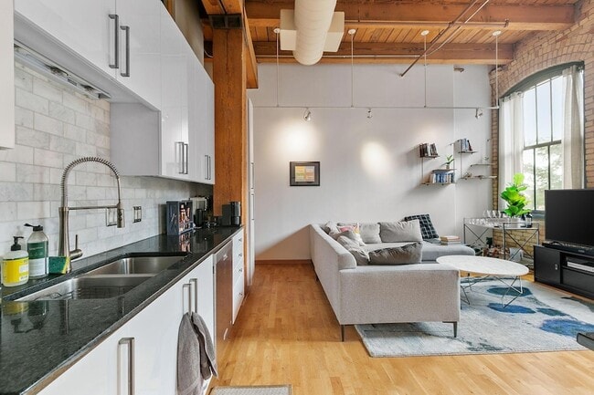 Photo - 400 N 1st St