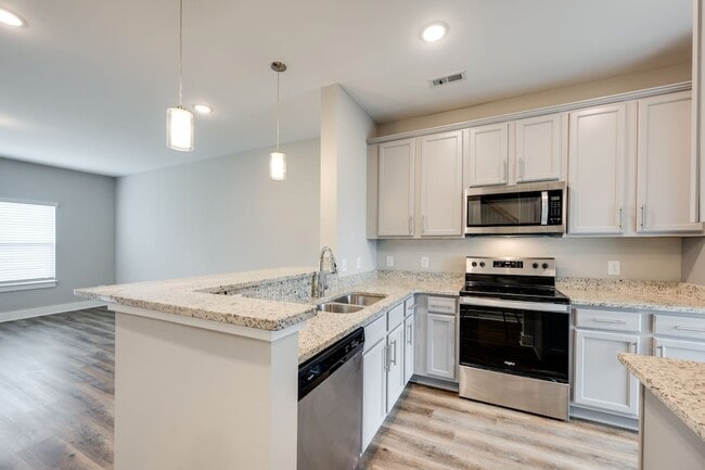 Photo - 303 E FORGE Ct