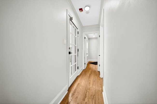 Photo - 19 E 1st St