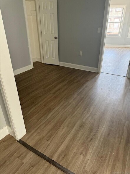 Photo - 2336 Barnum Ave