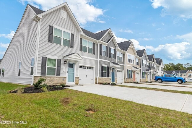 Photo - 2084 Parow Ln NW