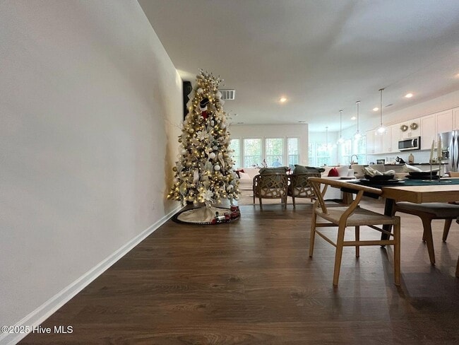 Photo - 742 Carnegie court