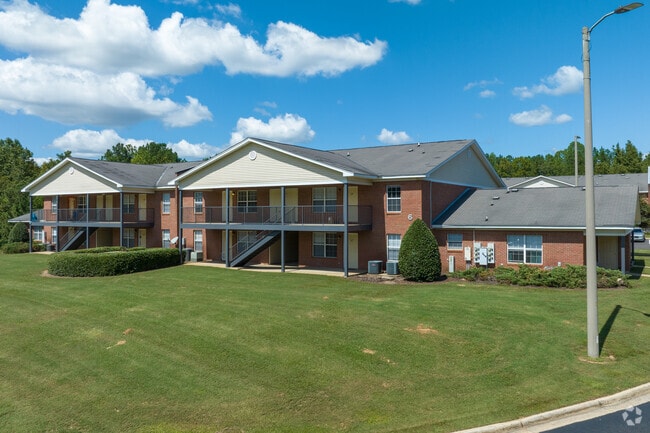 Exterior - Regal Pointe Apartment Homes