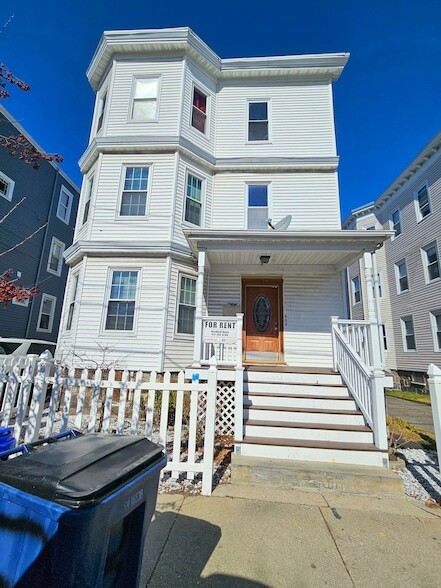 Building Photo - 14 Gibson St Unit 3