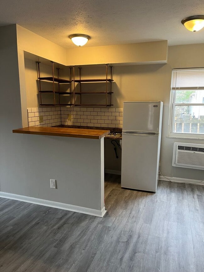 Photo - 695 Riverview