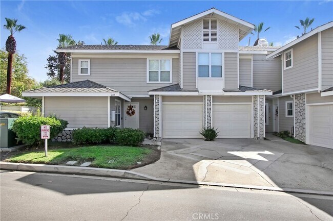 Building Photo - 201 Chandler W