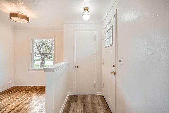 Photo - 6300 Quebec Ave N