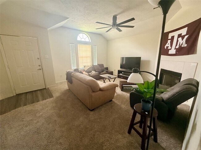 Photo - 826 Nimitz St