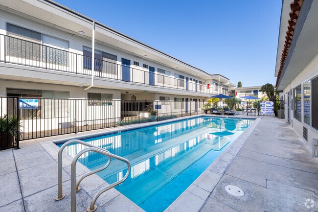 Building Photo - Carson Oakwood Apartments