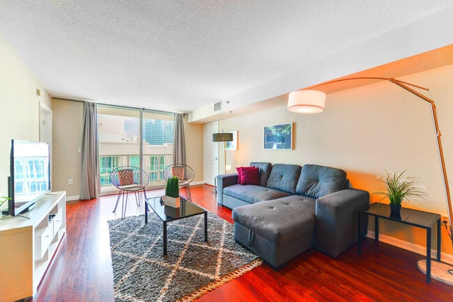 Building Photo - 1 SE 12th St Unit FL27-ID1022218P