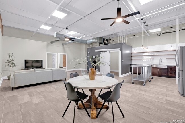 Building Photo - 3363 E Commerce St